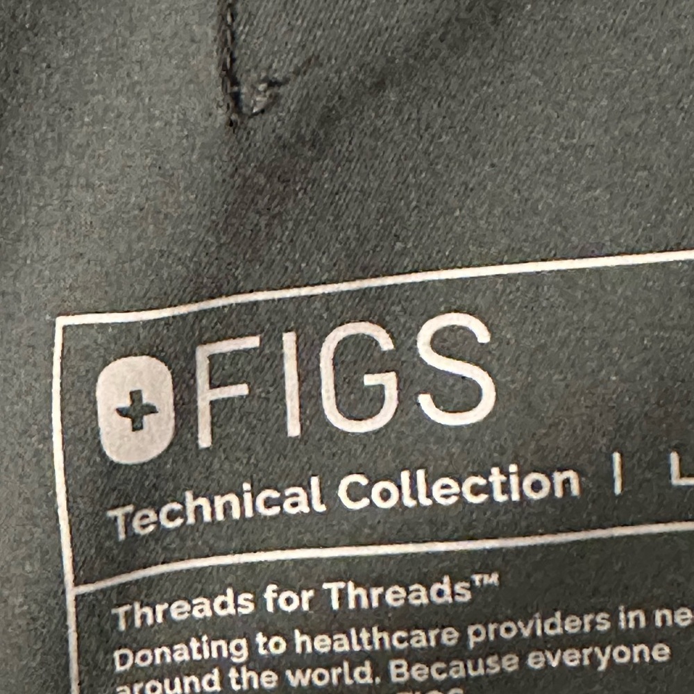 Figs Charcoal Sage technical Scrubs Top and Pant Woman’s Large - Picture 10 of 12